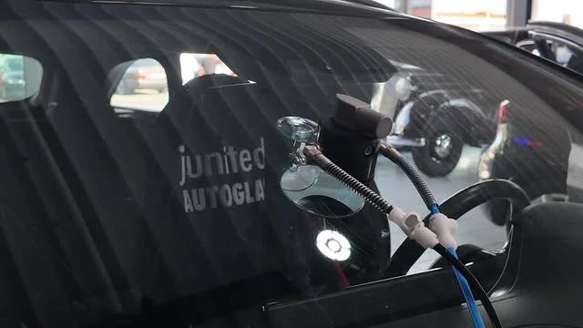 Autoglas-Arbeit direkt bei M&B Autoservice